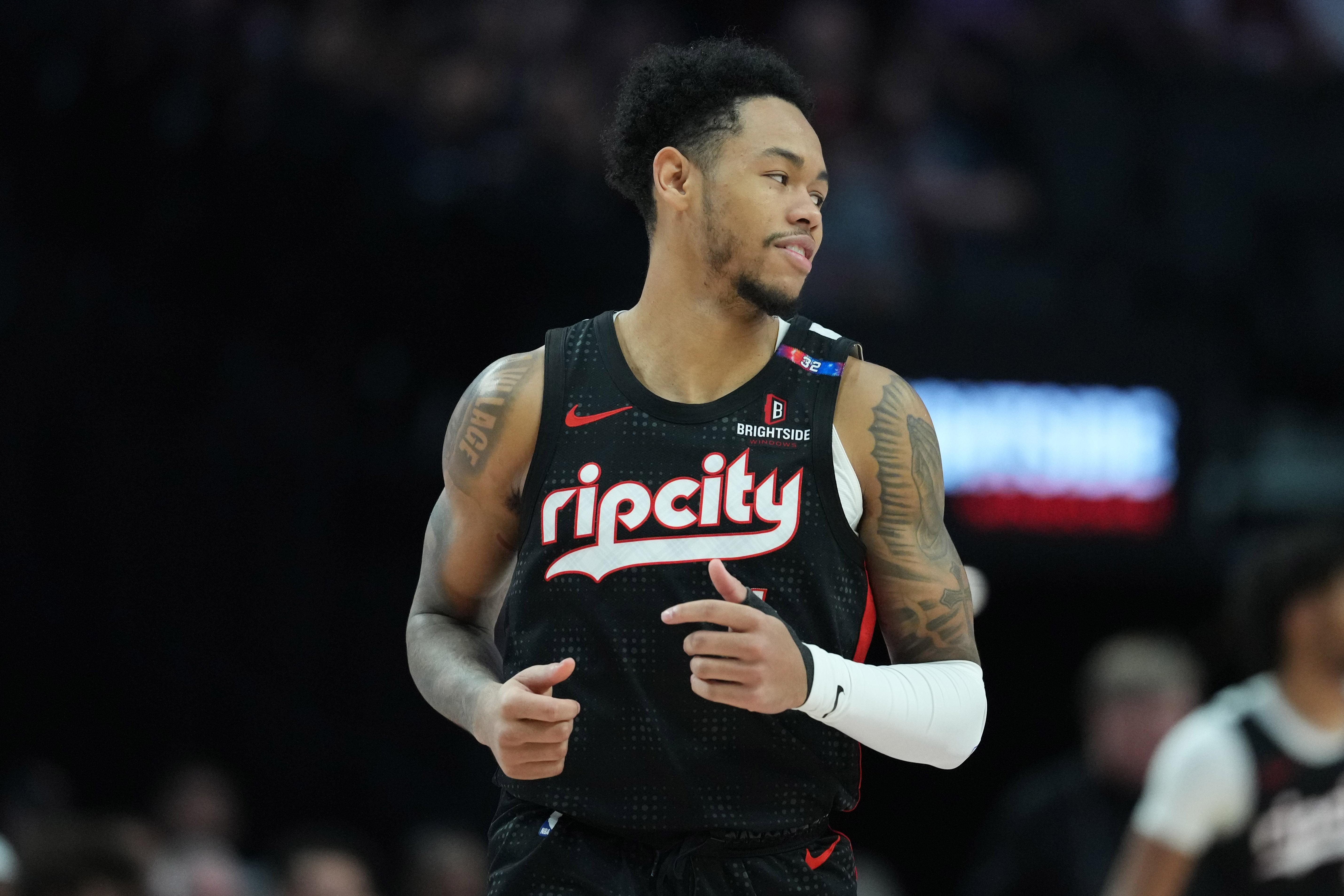 美记：76人和掘金对凯尔特人后卫安芬尼-西蒙斯有兴趣